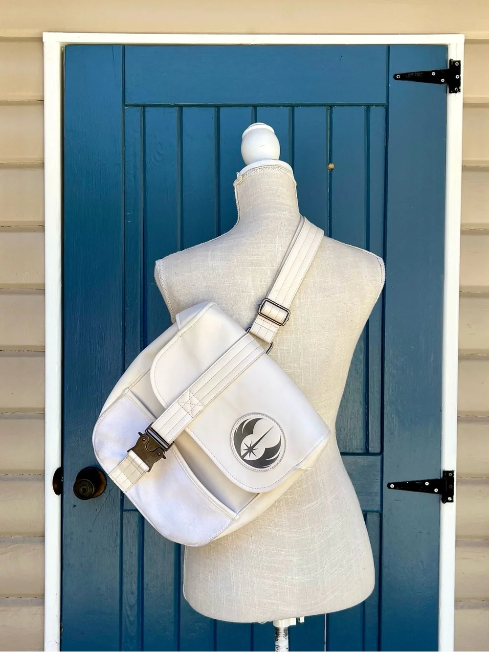Loungefly x Star Wars Episode IX: Rise of Skywalker Rey Cosplay Sling Bag
